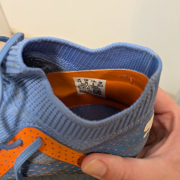 Women's cleats - Picture 2 of 2